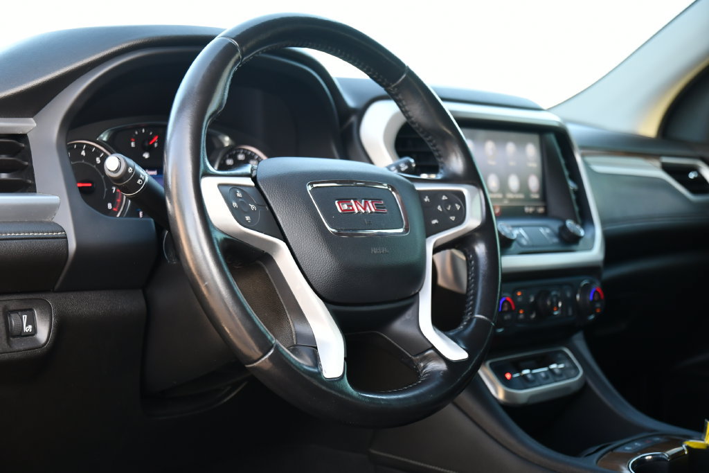 Used 2020 GMC Acadia SLE w/ Driver Convenience Package FWD image 14
