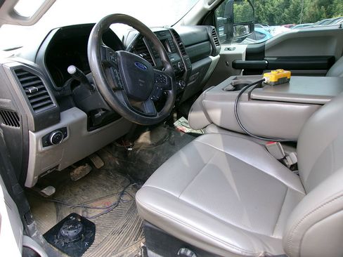 Used 2018 Ford F550 4x4 Regular Cab Super Duty image 18