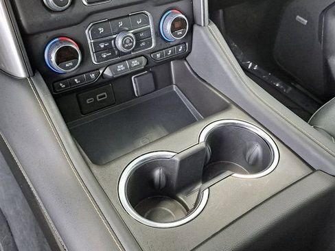 Used 2024 Chevrolet Suburban Premier image 19