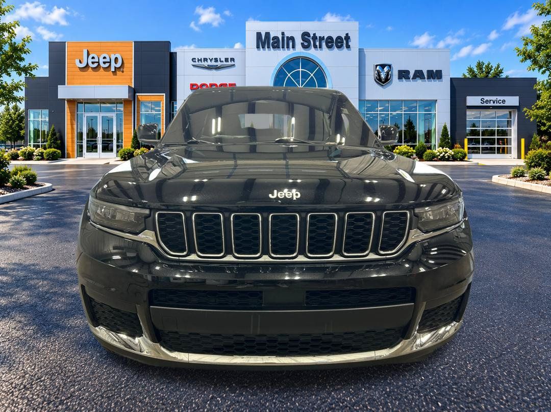 Used 2025 Jeep Grand Cherokee L Laredo w/ Luxury Tech Group I AWD/4WD image 8