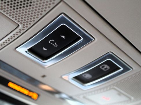 Used 2017 Jaguar F-PACE Premium image 12