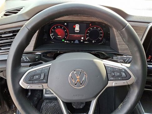 Used 2024 Volkswagen Atlas SEL Premium R-Line image 19