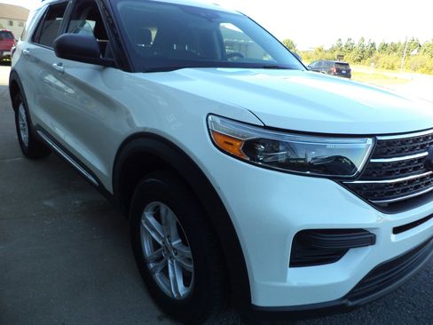 Used 2022 Ford Explorer XLT image 8