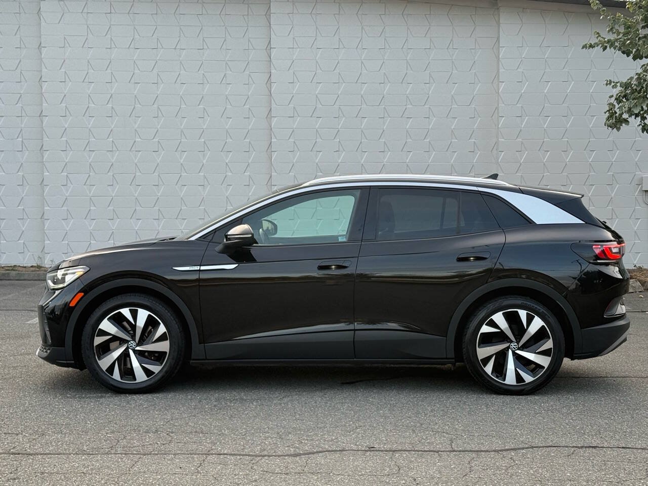 Used 2021 Volkswagen ID.4 Pro S w/ Gradient Package RWD image 4