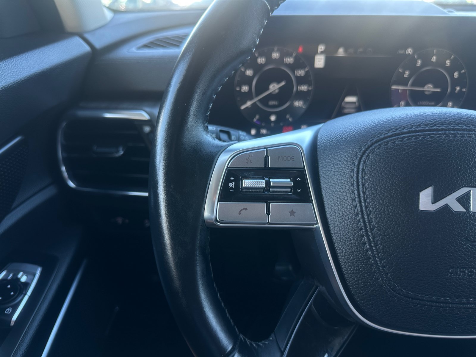Used 2023 Kia Telluride SX FWD image 19