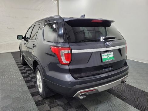 Used 2017 Ford Explorer XLT w/ Equipment Group 202A AWD/4WD image 5