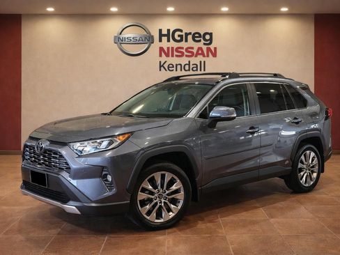 Used 2019 Toyota RAV4 Limited w/ Cold Weather Package FWD image 3