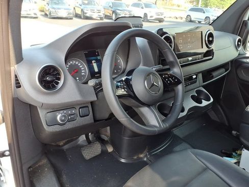 Used 2025 Mercedes-Benz Sprinter 2500 image 27