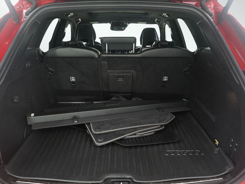 Used 2018 Volvo XC60 T6 R-Design w/ Convenience Package image 9