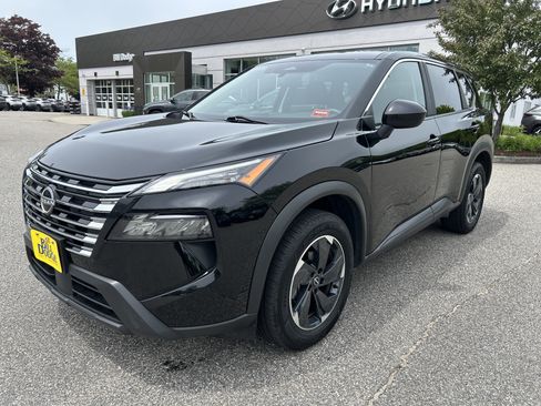 Used 2024 Nissan Rogue SV AWD/4WD image 1
