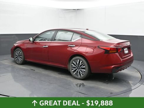 Used 2025 Nissan Altima 2.5 SV FWD image 11