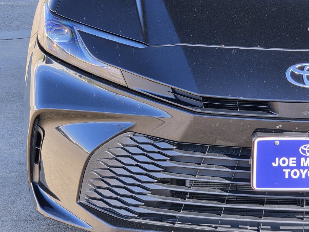 Used 2025 Toyota Camry LE FWD image 5