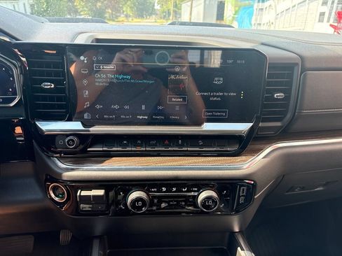 Used 2024 Chevrolet Silverado 1500 LT Trail Boss w/ Convenience Package II AWD/4WD image 19