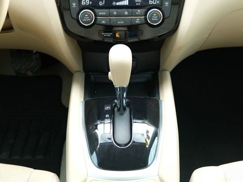 Used 2015 Nissan Rogue SL image 27