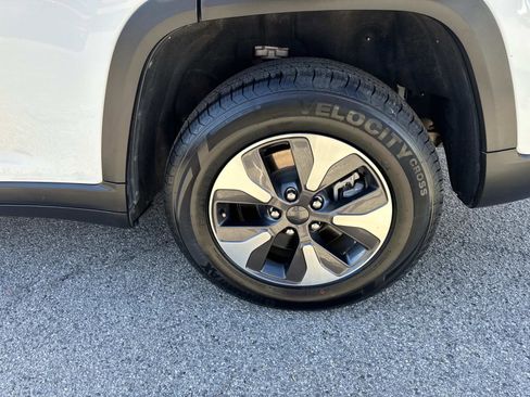 Used 2022 Jeep Grand Cherokee Limited 4xe image 6