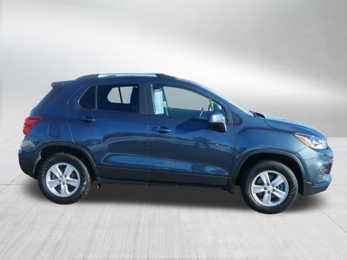 Certified 2022 Chevrolet Trax LT w/ LT Convenience Package image 8