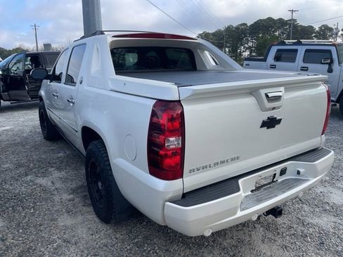 Used 2013 Chevrolet Avalanche LTZ image 5