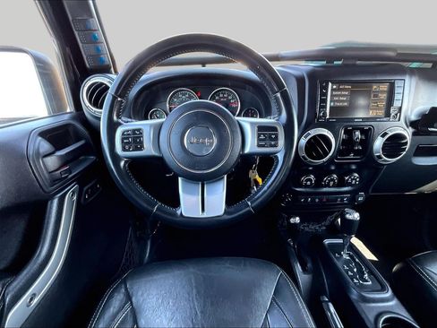 Used 2016 Jeep Wrangler Unlimited Rubicon AWD/4WD image 5