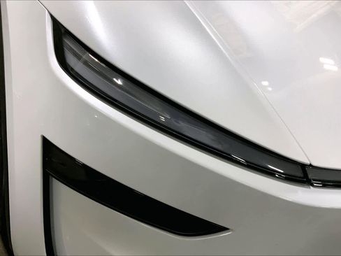 Used 2026 Tesla Model Y AWD image 27