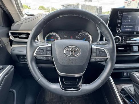 Used 2022 Toyota Highlander Limited AWD/4WD image 19