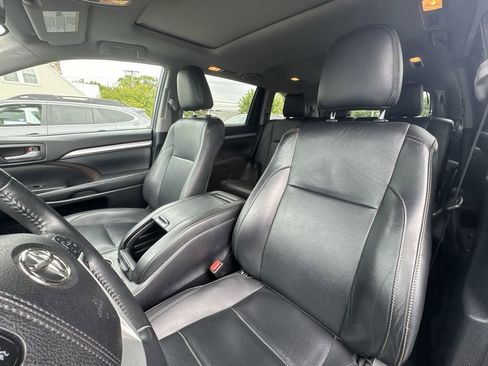 Used 2019 Toyota Highlander XLE w/ Protection Package #3 AWD/4WD image 2