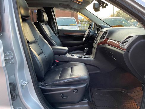 Used 2013 Jeep Grand Cherokee Limited w/ Advance Technology Group image 34