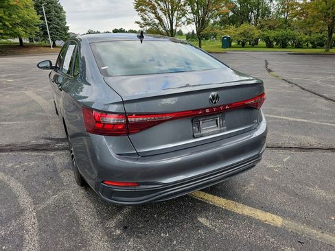 Used 2025 Volkswagen Jetta SE FWD image 3
