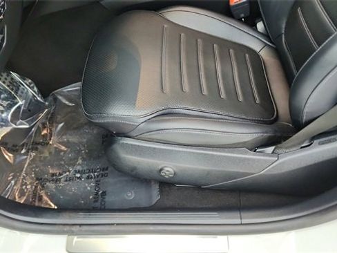 Used 2024 Mercedes-Benz GLC 300 4MATIC w/ AMG Line image 33