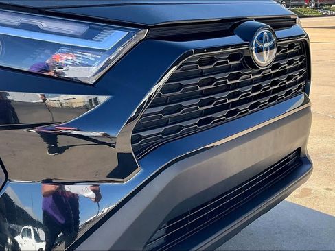 Used 2024 Toyota RAV4 XLE image 28