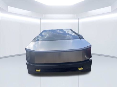 Used 2025 Tesla Cybertruck AWD Crew Cab image 2