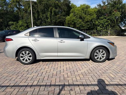 Used 2023 Toyota Corolla LE FWD image 2