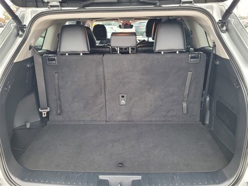 Used 2024 Toyota Highlander XLE image 29