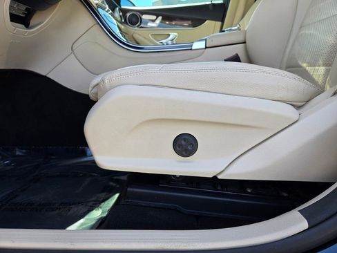 Used 2019 Mercedes-Benz GLC 300 image 24