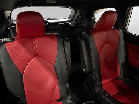 Used 2021 Toyota Highlander XSE image 19