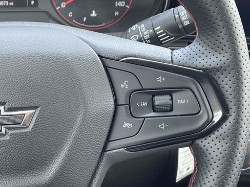 Used 2025 Chevrolet Trax RS w/ Driver Confidence Package FWD image 32