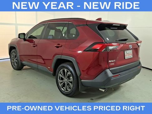 Used 2023 Toyota RAV4 XLE Premium image 5