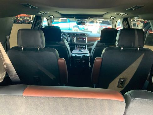 Used 2024 GMC Yukon XL Denali Ultimate AWD/4WD image 9