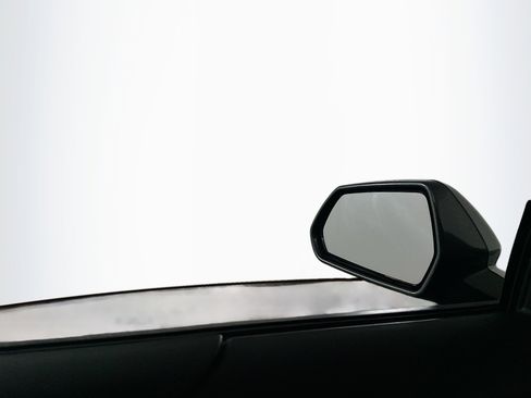 Used 2017 Chevrolet Camaro LT RWD image 16