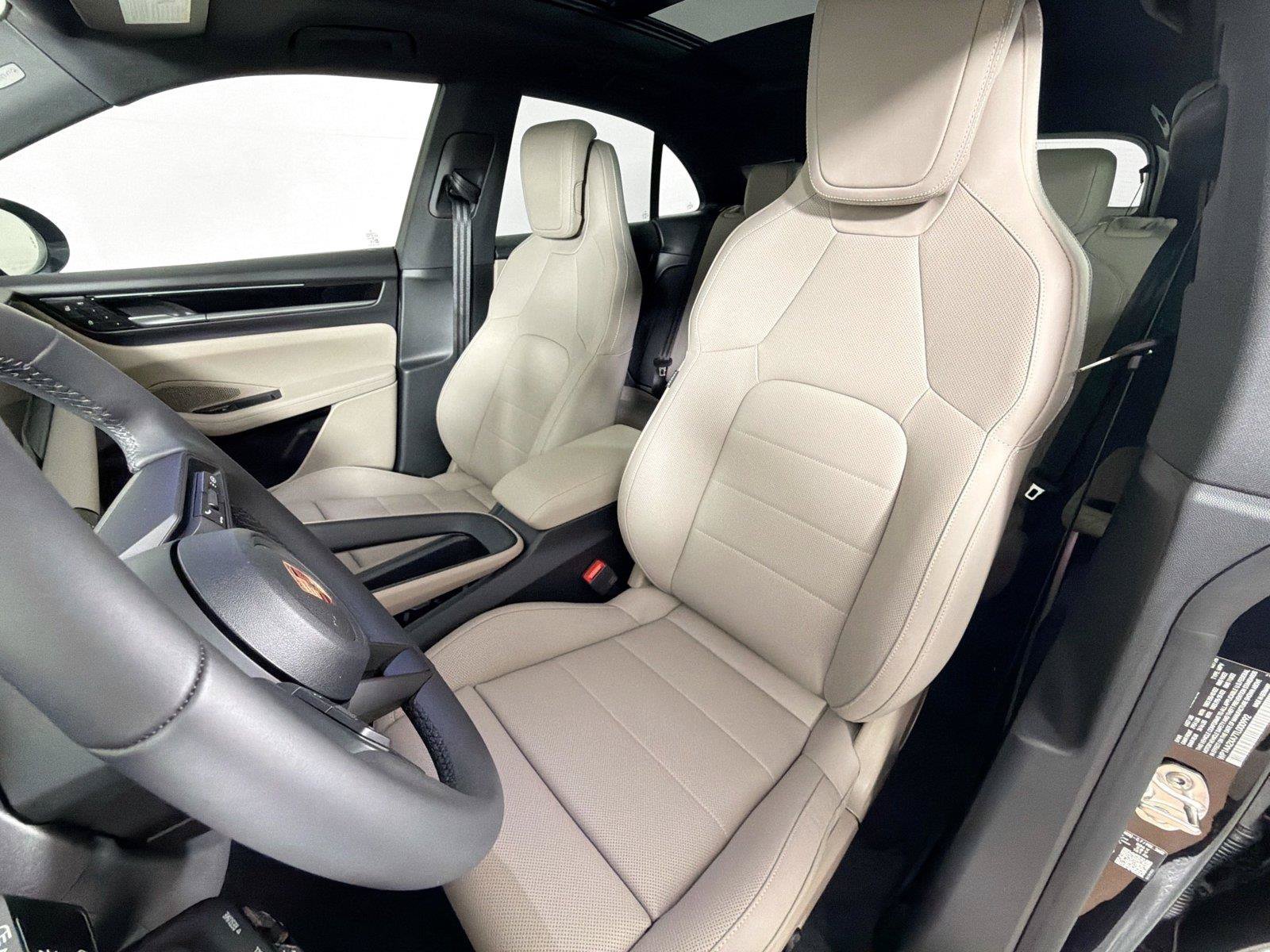 Used 2026 Porsche Macan 4 Electric AWD/4WD image 5