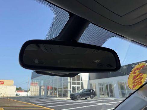 Used 2023 Chrysler Pacifica Touring-L FWD image 34