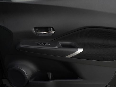 Used 2023 Nissan Kicks SV image 9