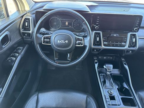 Used 2022 Kia Sorento EX w/ Panoramic Sunroof Package image 17