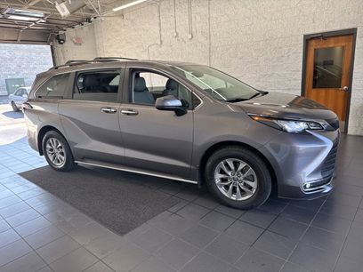 Used 2022 Toyota Sienna XLE