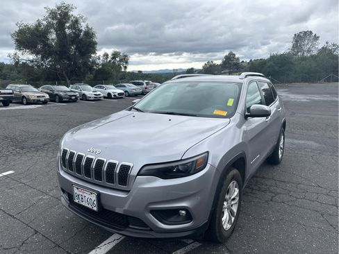 Used 2019 Jeep Cherokee Latitude w/ Popular Appearance Group AWD/4WD image 1