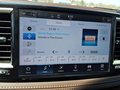 Used 2021 Chrysler Pacifica Touring-L image 12