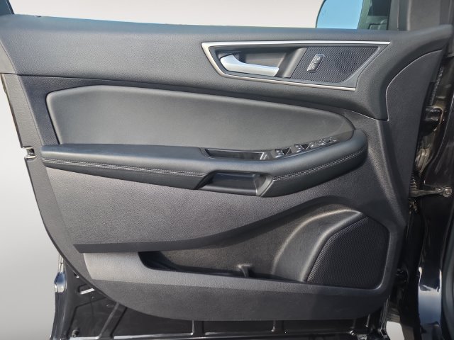 Used 2020 Ford Edge SEL w/ Convenience Package FWD image 16
