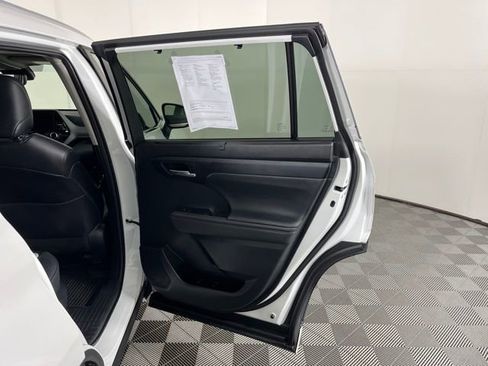 Used 2023 Toyota Highlander XLE image 43
