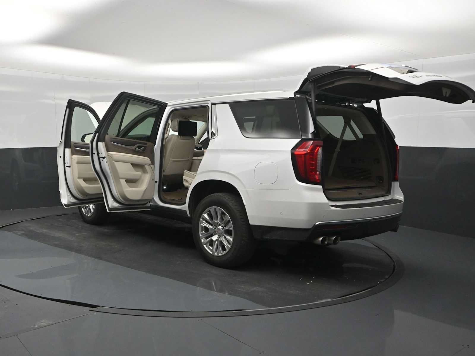 Used 2024 GMC Yukon Denali w/ Advanced Technology Package AWD/4WD image 36