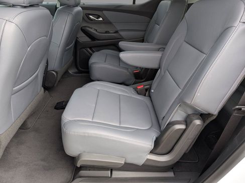 Used 2020 Chevrolet Traverse LT w/ LT Premium Package FWD image 32