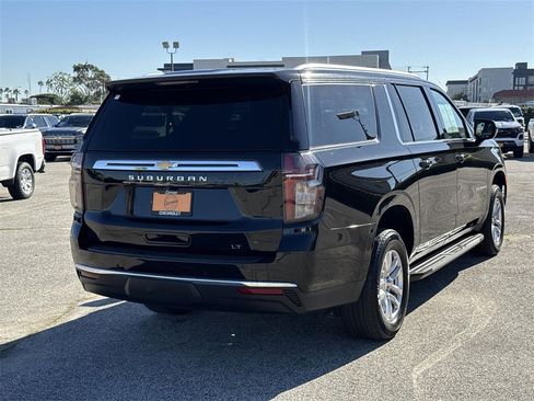 Used 2024 Chevrolet Suburban LT image 3